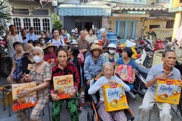 Đoàn trao 60 suất quà cho bà con tại Tổ 38, P.Thanh Khê, TP.Đà Nẵng