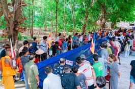 Quang cảnh buổi đua ghe ngo mini