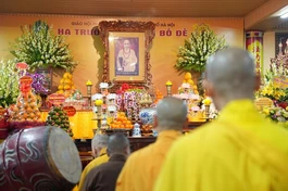 Chư tôn đức thành kính đảnh lễ, tưởng niệm Giác linh Đại lão Hòa thượng Thích Tâm Tịch