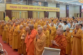 Chư tôn đức trong nghi thức chào Quốc kỳ - Đạo kỳ