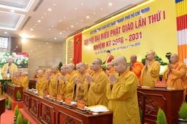 Chư tôn đức Chủ tọa đoàn tại phiên thứ hai Đại hội