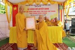 Hòa thượng Thích Trí Minh trao quyết định thành lập và phân công nhân sự đến Thượng tọa Thích Trí Thanh