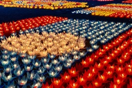 Thắp nến tưởng niệm các anh hùng liệt sĩ Việt - Lào