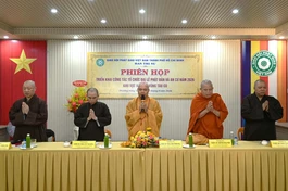 Chư tôn đức chủ tọa buổi họp