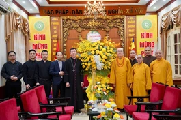 Phái đoàn Tổng Giáo phận Hà Nội chúc mừng Phật đản Phật lịch 2570