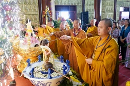 Lễ Tắm Phật theo truyền thống