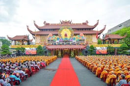 Quang cảnh Đại lễ Phật đản vào sáng nay, rằm tháng Tư năm Bính Ngọ tại Việt Nam Quốc Tự - Ảnh: Quảng Đạo/BGN
