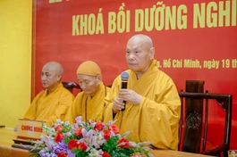 Trưởng lão Hòa thượng Thích Thiện Nhơn ban đạo từ khuyến tấn chư hành giả an cư - Ảnh: Đăng Huy