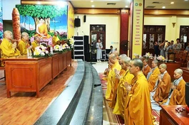 Chư hành giả trường hạ tùng lâm Quán Sứ đảnh lễ chư tôn đức chứng minh lễ khai pháp