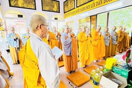 Đoàn Phân ban Ni giới tỉnh Tây Ninh tác bạch cúng dường trường hạ