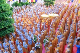 Hành giả Ni viện Thiện Hòa cung đón đoàn Phân ban Ni giới Trung ương