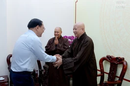 Giám đốc Sở Dân tộc và Tôn giáo TP.HCM tiếp Hòa thượng Thích Lệ Trang - Ảnh: Bảo Toàn/BGN