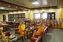 Chư Ni Phân ban Ni giới Trung ương khánh tuế chư Tăng tại trường hạ chùa Hải Nam