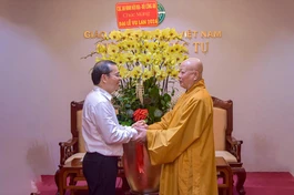 Thiếu tướng Lê Quang Đạo và Hòa thượng Thích Lệ Trang - Ảnh: Quảng Đạo/BGN