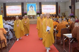 Chư tôn đức Ban Kiến đàn, Ban Giám khảo tại buổi thi viết của giới tử vào chiều 1-9 - Ảnh: Bảo Toàn/BGN