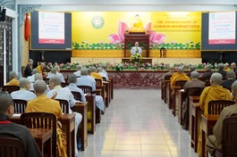 Ni sinh đang trình bày bài giảng tại buổi thi 