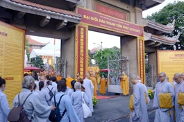 Các Phật tử đến tổ đình Vĩnh Nghiêm thọ giới Bồ-tát, ngày 18-9-2026 - Ảnh: Bảo Toàn/BGN
