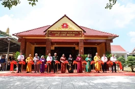 Cắt băng khánh thành Không gian văn hóa Hồ Chí Minh tại chùa Vạn Linh