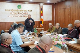 Thượng tọa Thích Phước Nguyên chủ trì buổi họp