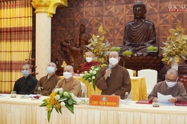 Thượng tọa Thích Thiện Bửu, Trưởng ban Trị sự GHPGVN quận 3 điều hành phiên họp
