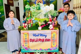 Niềm vui tại lễ đài tư gia nhà Phật tử Hoằng Đương - Ảnh: Nguyện Truyền