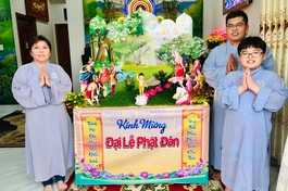 Niềm vui tại lễ đài tư gia nhà Phật tử Hoằng Đương - Ảnh: Nguyện Truyền