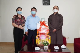 Ông Vũ Mạnh Hải thăm, chúc mừng Phật đản tại tòa soạn Báo Giác Ngộ