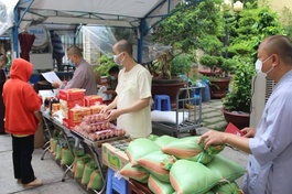 "Siêu thị 5K" tại chùa Bửu Đà hoạt động ngày 15-6 - Ảnh: CBĐ