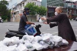 Chùa Vĩnh Nghiêm tặng cơm chay miễn phí mỗi ngày đến hết giãn cách xã hội