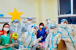 Trung thu ấm áp tại Bệnh viện Hồi sức điều trị bệnh nhân Covid-19 thuộc Bệnh viện Ung bướu TP.HCM, cơ sở 2