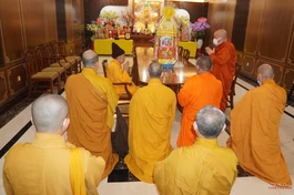 Đảnh lễ khánh tuế đến Hòa thượng Thích Đức Nghiệp tại chùa Vĩnh Nghiêm