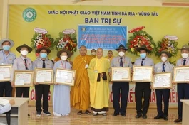 Các tập thể và cá nhân Gia đình Phật tử Bà Rịa -Vũng Tàu nhận Bằng Tuyên dương công đức 