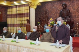 Thượng tọa Thích Thiện Bửu, Trưởng ban Trị sự GHPGVN quận 3 điều hành phiên họp