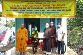 Bàn giao nhà tình thương đến gia đình anh Nguyễn Văn Dung, chị Trần Thị Kim Nguyên sáng 20-3