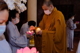 Chùa Minh Đạo thắp nến truyền đăng kỷ niệm ngày vía Đức Bồ-tát Quán Thế Âm 