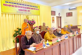 Hòa thượng Đào Như điều hành buổi họp đầu tiên của tân Ban Trị sự GHPGVN TP.Cần Thơ 