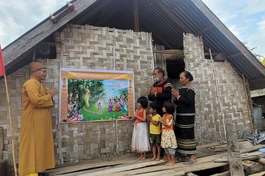 Phật đản về các buôn làng ở huyện Lắk (Đắk Lắk)