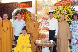 Ban Dân vận Trung ương chúc mừng Phật đản đến chư tôn đức giáo phẩm Phật giáo TP.HCM