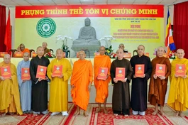 Hòa thượng Đào Như trao quyết định chuẩn y nhân sự đến Ban Tăng sự GHPGVN TP.Cần Thơ, do Hoà thượng Thích Thiện Huệ làm Trưởng ban