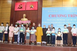 Ban Trị sự GHPGVN TP.Thủ Đức trao tặng các suất học bổng đến các em mồ côi vì đại dịch Covid-19