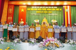 Ban Trị sự GHPGVN tỉnh Đắk Nông trao Bằng tuyên dương công đức đến các cá nhân và tập thể 