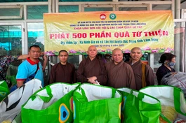 Tặng 500 phần quà đến bà con khó khăn tại huyện Đức Trọng