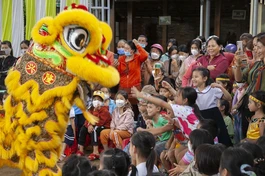 Các em nhỏ vui Tết trung thu tại chùa Phước Thiện (xã Đắk Drô, tỉnh Đắk Nông)