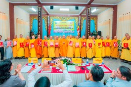 Trao quyết định chuẩn y thành phần nhân sự Ban Trị sự GHPGVN tỉnh Bình Thuận nhiệm kỳ 2022-2027