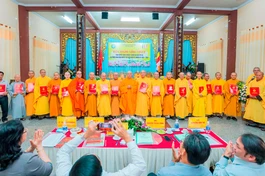 Trao quyết định chuẩn y thành phần nhân sự Ban Trị sự GHPGVN tỉnh Bình Thuận nhiệm kỳ 2022-2027