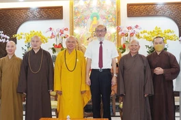 Hiệu trưởng Trường Đại học Hoa Phạm (Đài Loan) thăm chùa Vĩnh Nghiêm