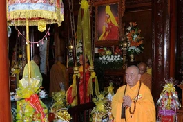 Chư tôn đức Ban Thường trực Ban Trị sự GHPGVN tỉnh Lâm Đồng tưởng niệm 