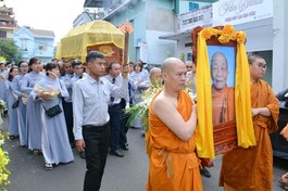 Phụng tống kim quan Hòa thượng Thích Giác Phương đến nơi trà-tỳ