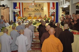 Lớp sơ cấp Phật học quận 3 tri ân đến giáo thọ sư