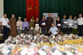 Chùa Minh Giác TP.Thủ Đức tặng quà đến bà con tại Thừa Thiên Huế